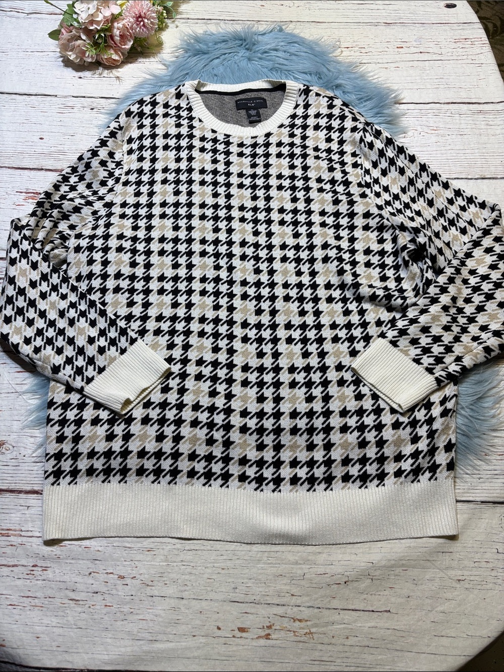Shaquille O’Neal Black, White & Tan Houndstooth Crewneck Sweater sz XL